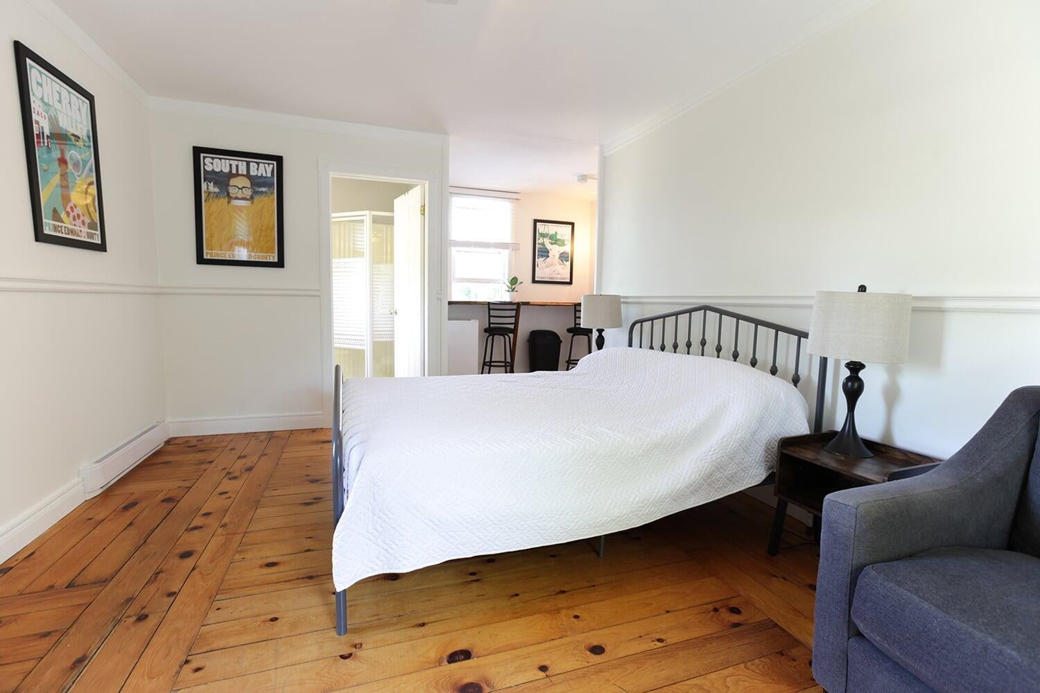 creekside cottage bedroom