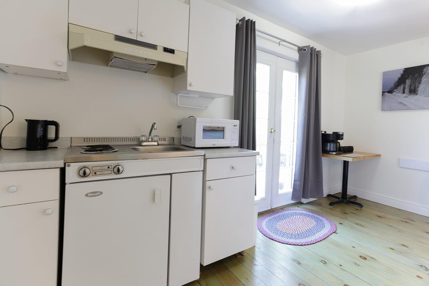 creekside cottage kitchenette